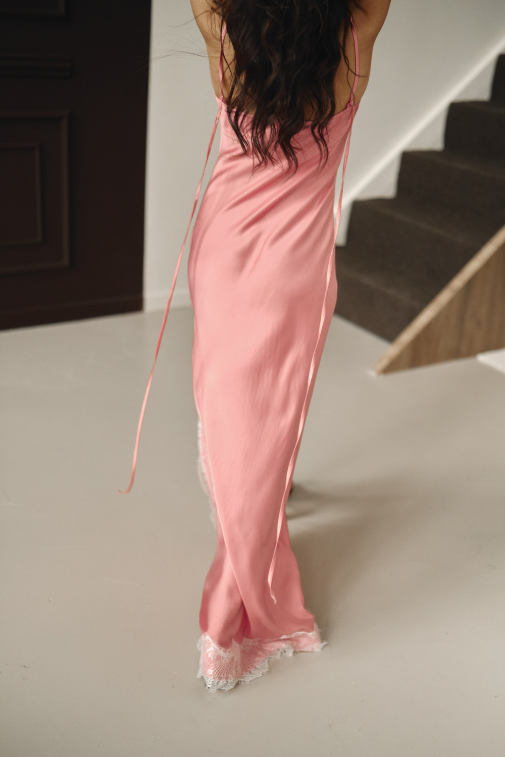 Комбине с разрезом и кружевом