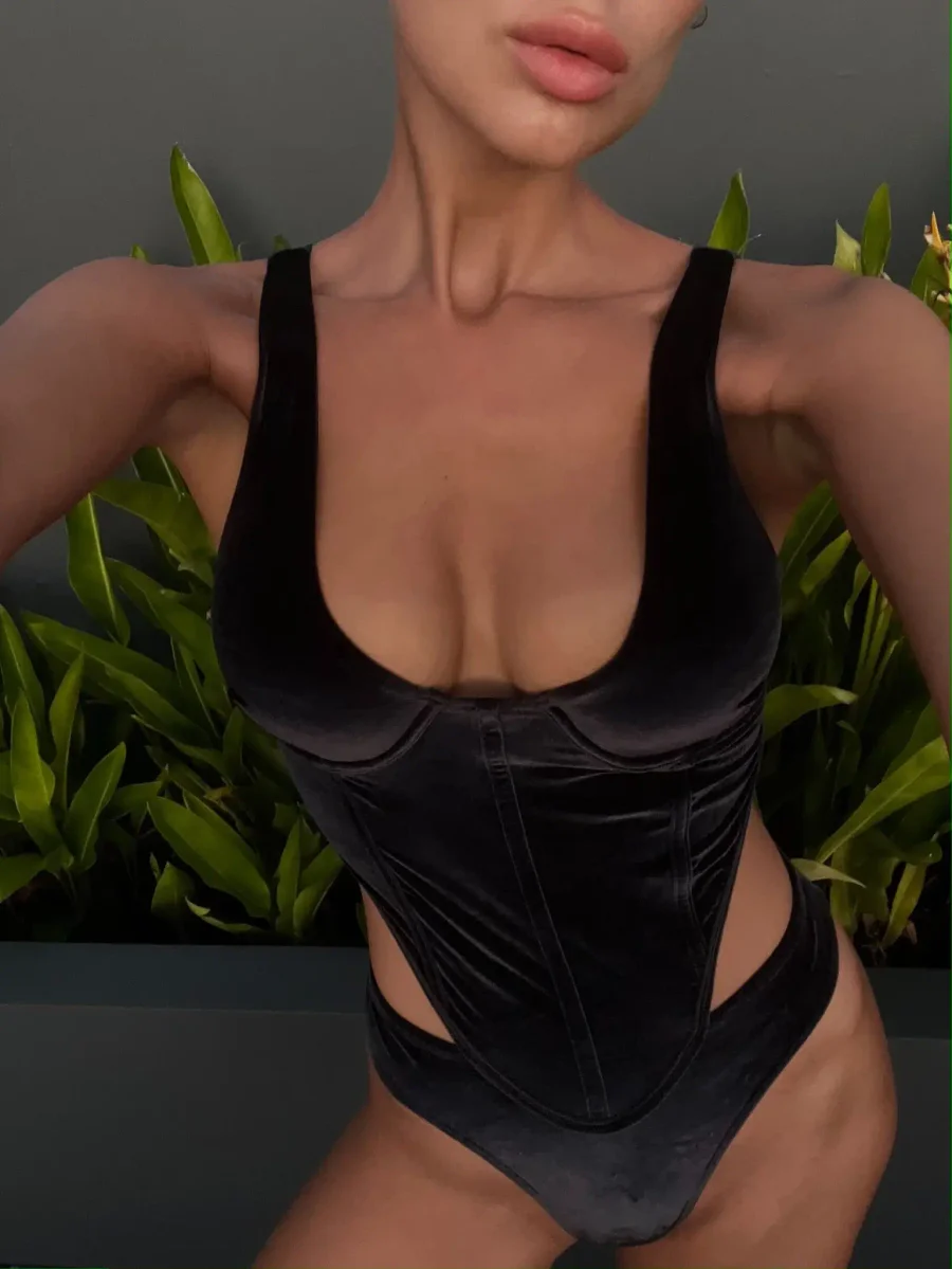 Купальник слитный бархатный черный