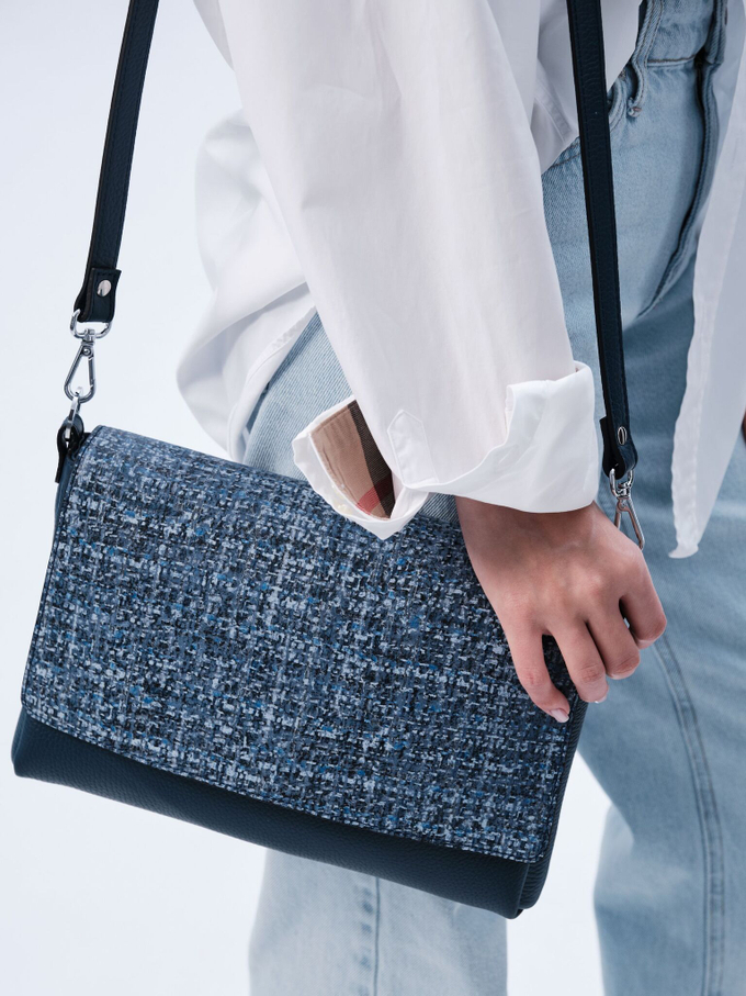 Сумка кожаная на плечо темно-синяя