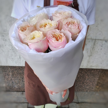 Букет из 7 ароматных пионовидных роз сорта "Keira"