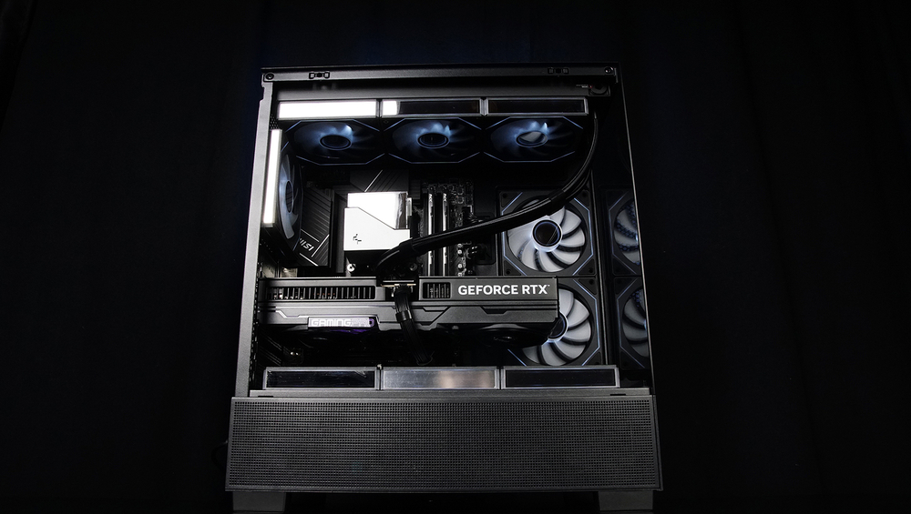 Ryzen 7 7800X3D + RTX 5090 32Gb