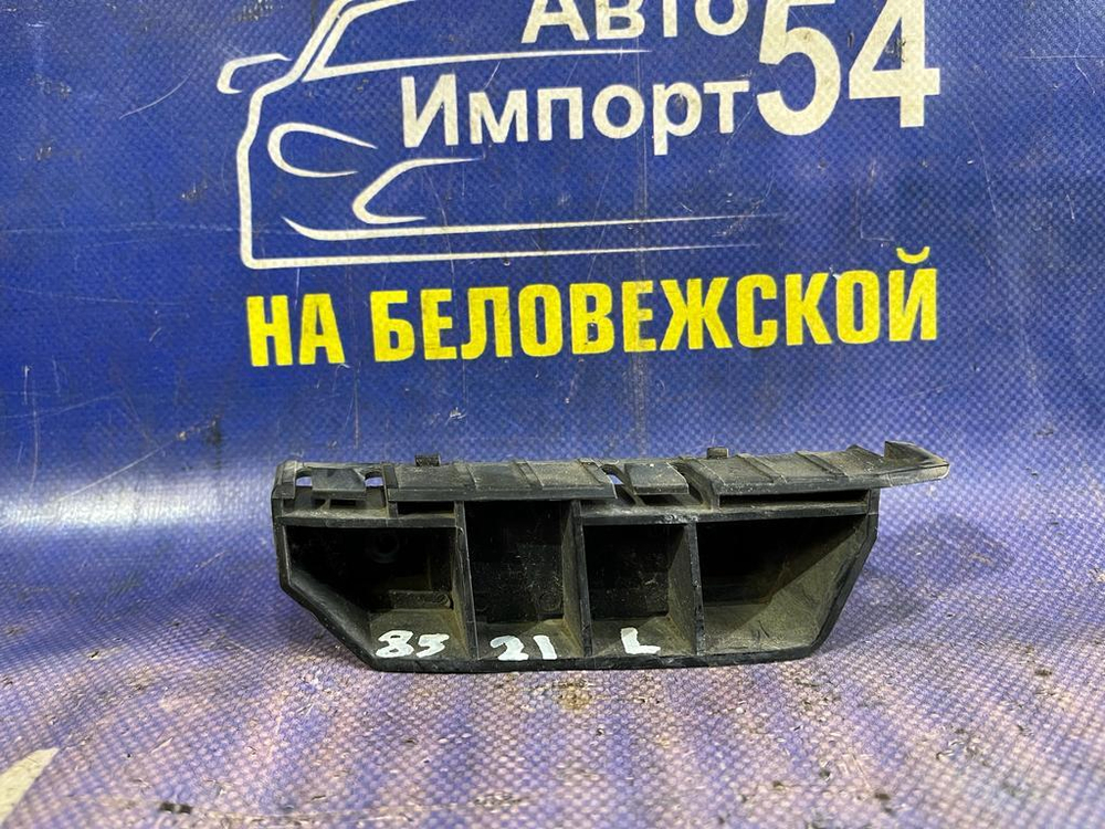 Крепление бампера переднее левое Honda FIT 2001-2007
