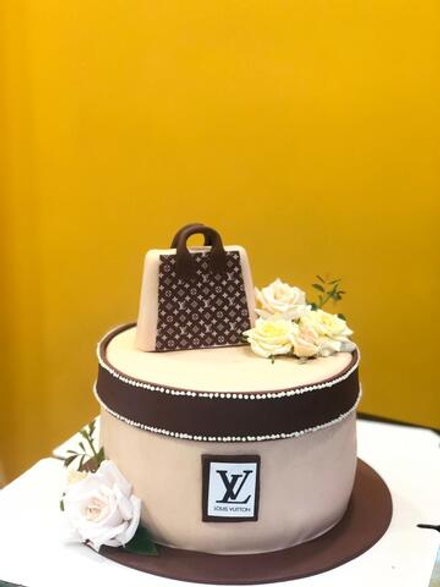 Торт Луи Витон сумка,
Louis Vuitton сумка, брендовые вещи, девушке, маме, тете,сестре на день рождение