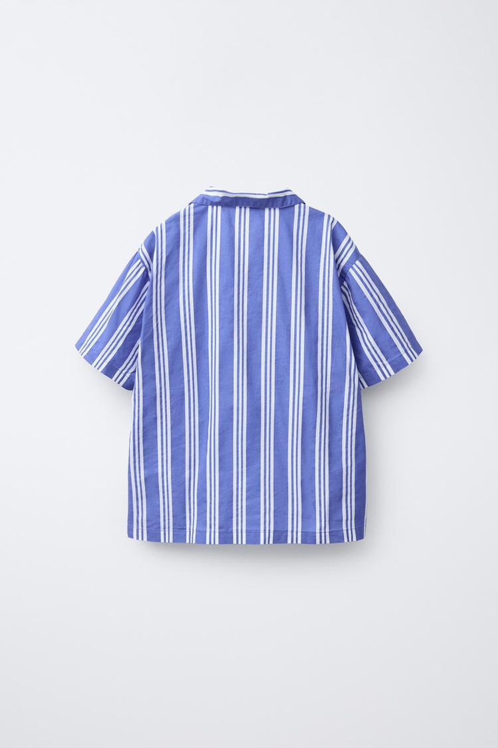 ZARA ПИЖАМА С РУБАШКОЙ И ШОРТАМИ-БЕРМУДАМИ В ПОЛОСКУ, СИНИЙ