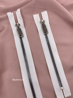 Молния белая серебристо-чёрная пластик