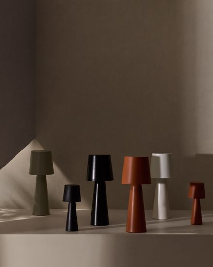 Arenys Маленькая переносная настольная лампа в терракотовом цвете