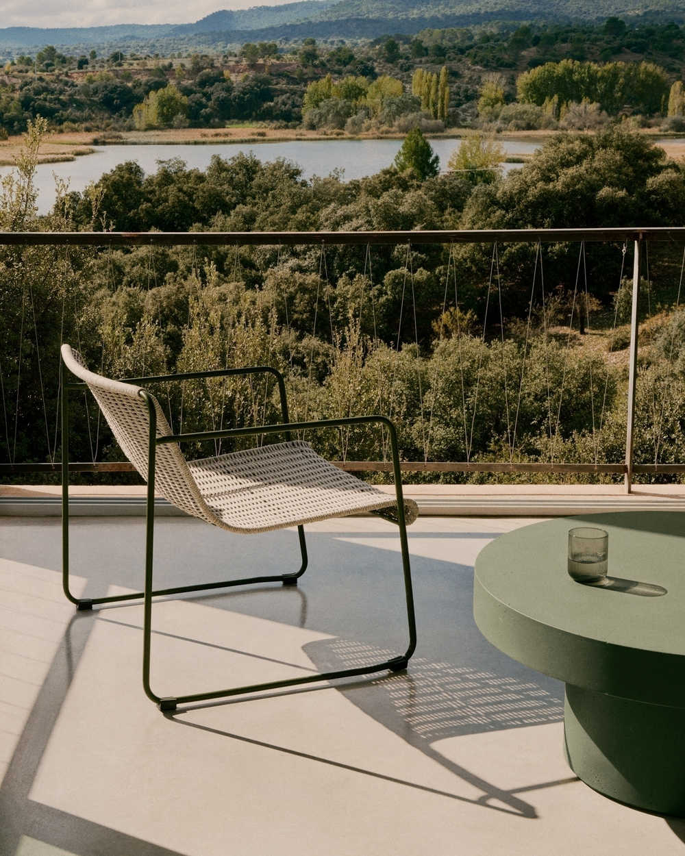 Aiguablava Журнальный столик зеленый цементный Ø90 см