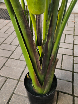 Стволы большого искусственного растения — декоративное растение для интерьера, искусственные растения для дома и офиса