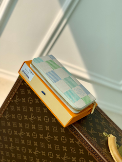 Louis Vuitton Zippy Wallet