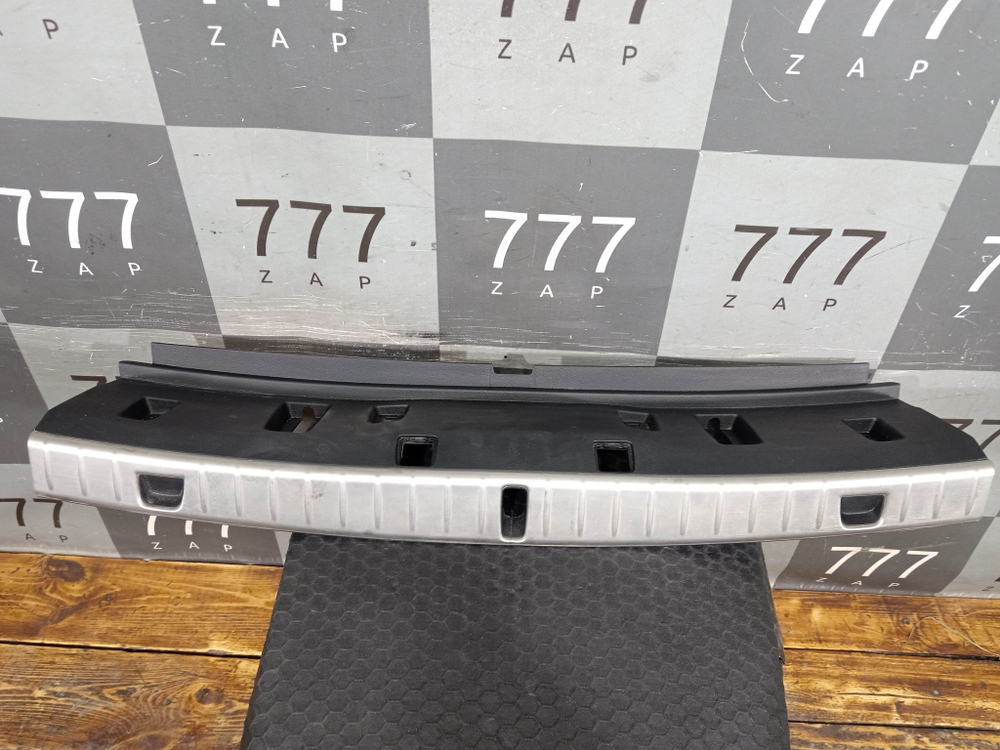 Обшивка накладка замка багажника BMW 7-Series (G11) 15-22 Б/У Оригинал 51476997488