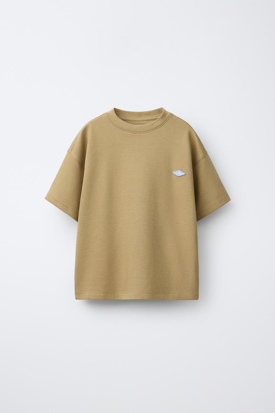 ZARA ФУТБОЛКА ИЗ ТКАНИ ОТТОМАН С НАШИВКОЙ, ТАБАЧНЫЙ