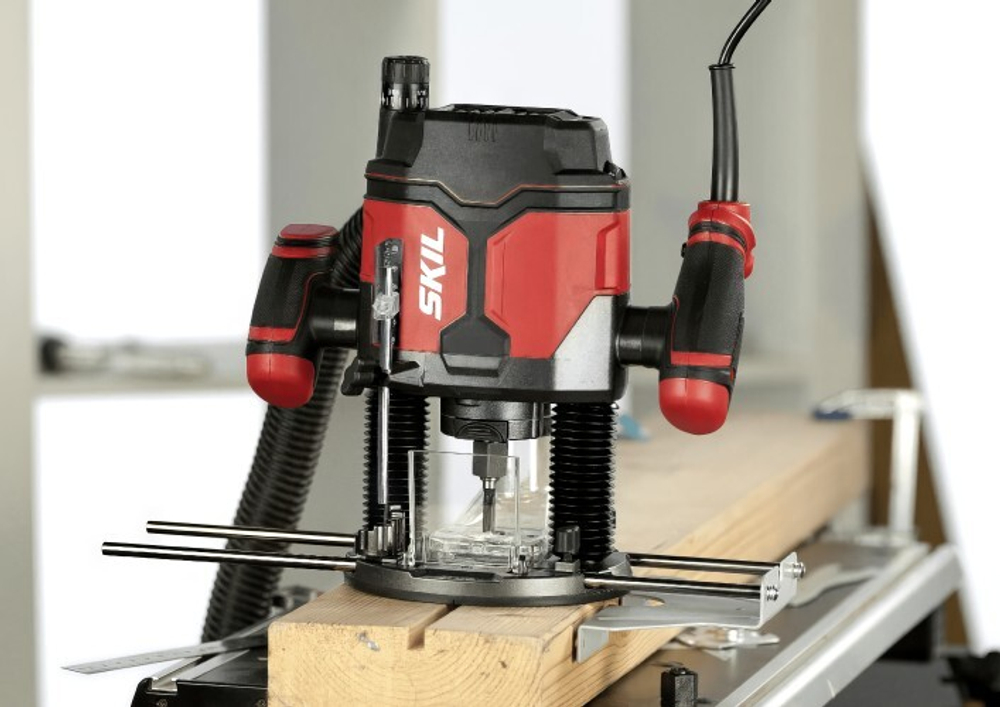 Фрезер сетевой SKIL RT1315 RT1315SE00