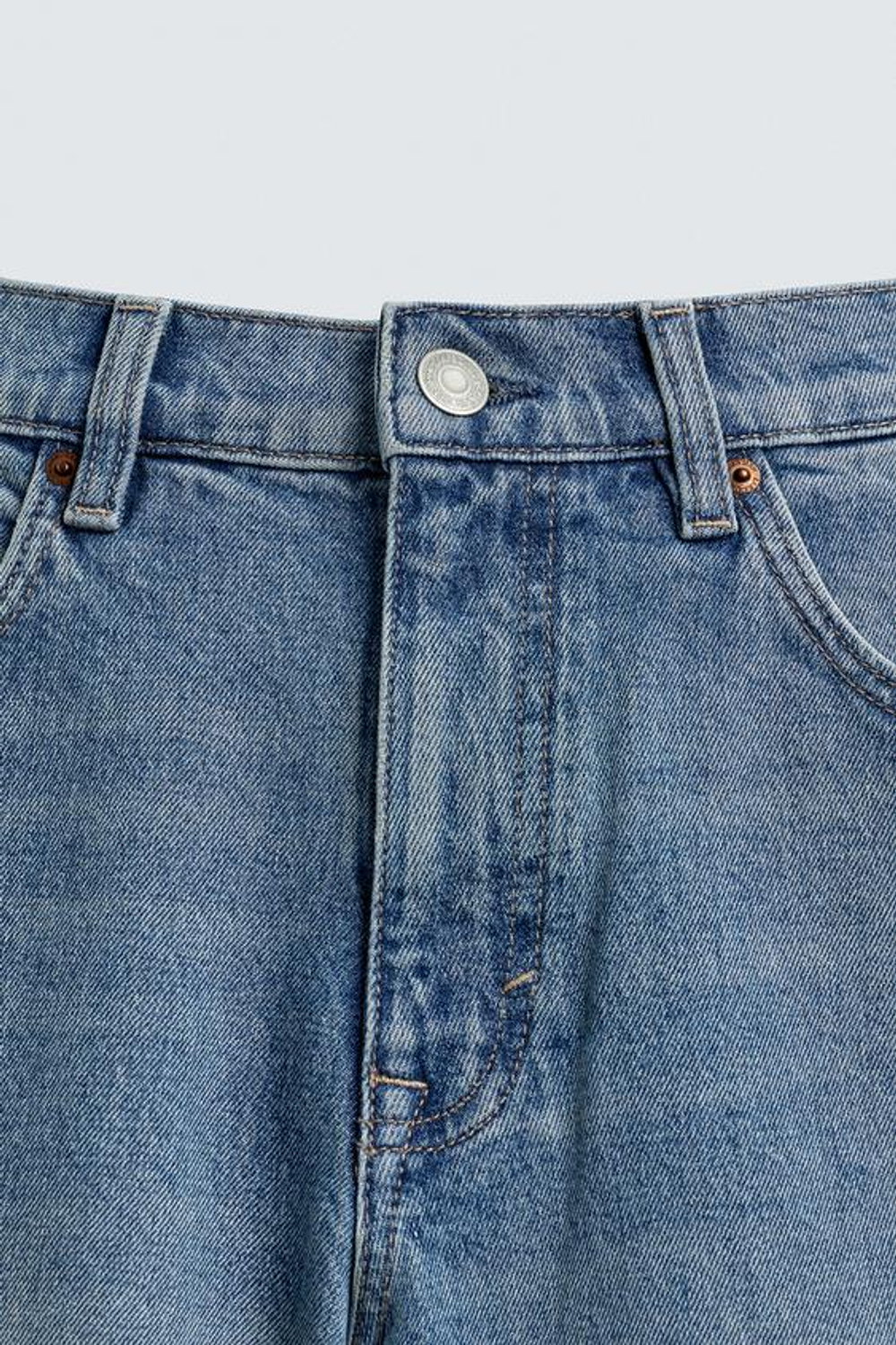 ZARA ДЖИНСОВЫЕ ШОРТЫ REGULAR FIT, ВЫЦВЕТШИЙ СИНИЙ