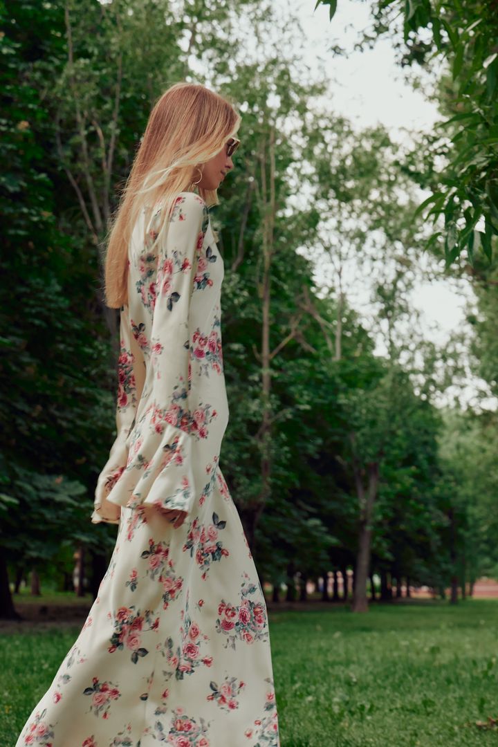 Платье со шлейфом рукав волан