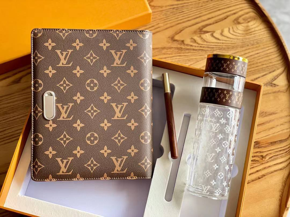 Набор Louis Vuitton (блокнот + ручка + бутылка)