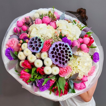 Авторский букет с лотосом