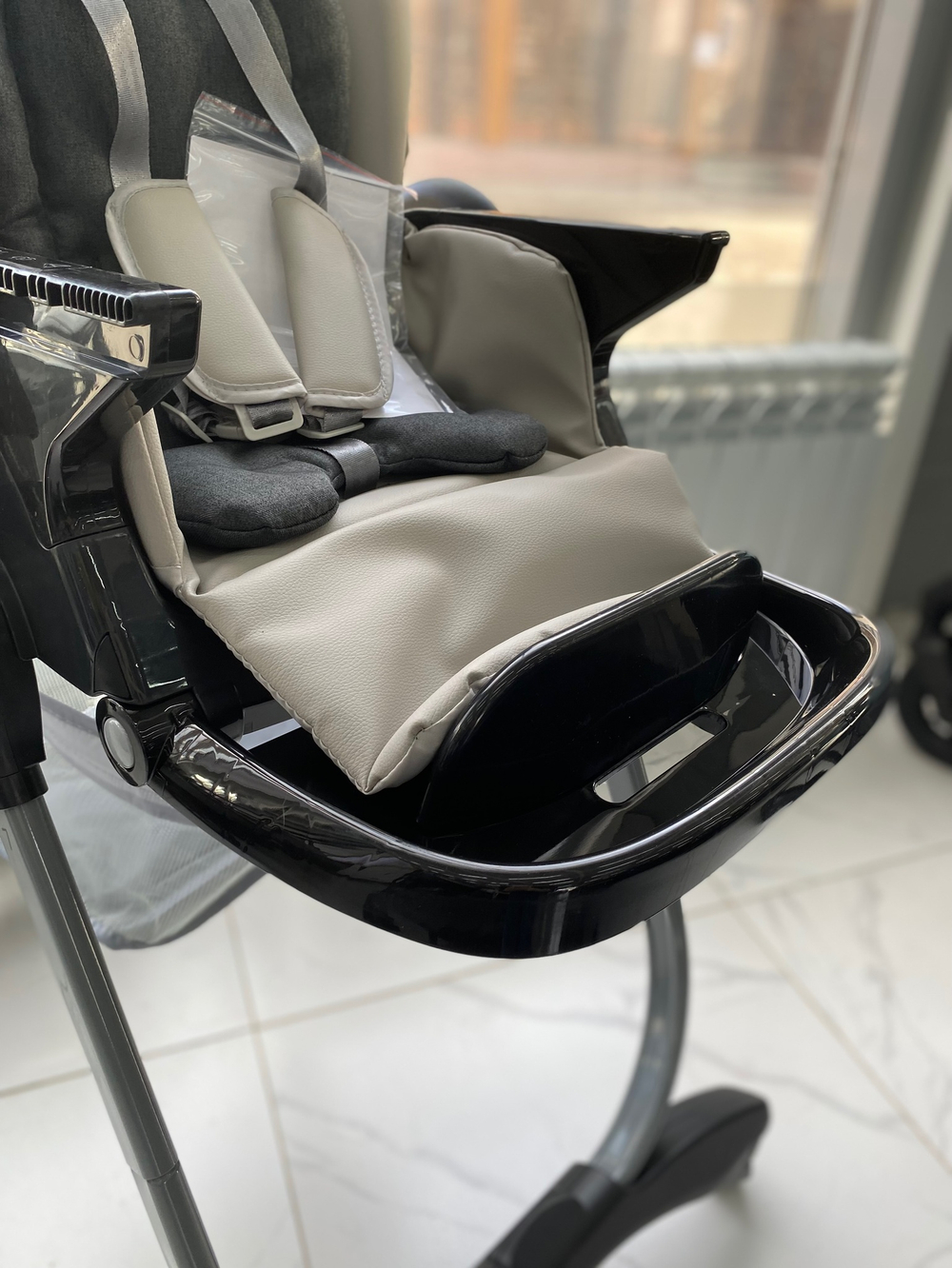 Стульчик для кормления Lux mom 168 Чёрная экокожа