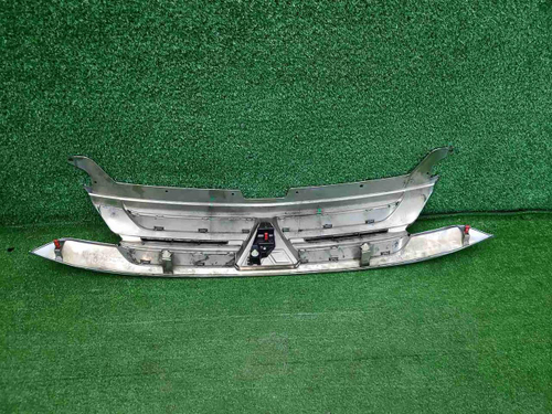 Решетка радиатора Mitsubishi Outlander 3 (15-18)