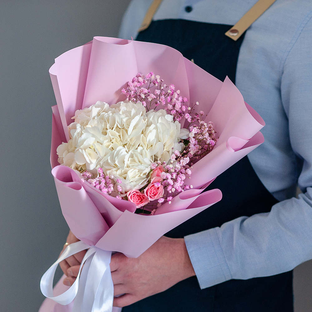 Нежный букет с гортензией