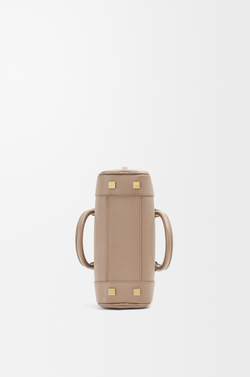 Loewe Сумка Amazona 23 из мягкой зернистой телячьей кожи, песочный