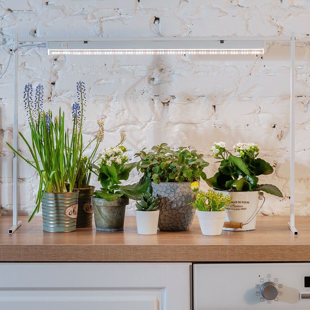 ULI-P18-18W-SPFB IP40 WHITE Светильник для растений светодиодный линейный. 560мм. выкл. на корпусе. Спектр для фотосинтеза. TM ФитоЛето