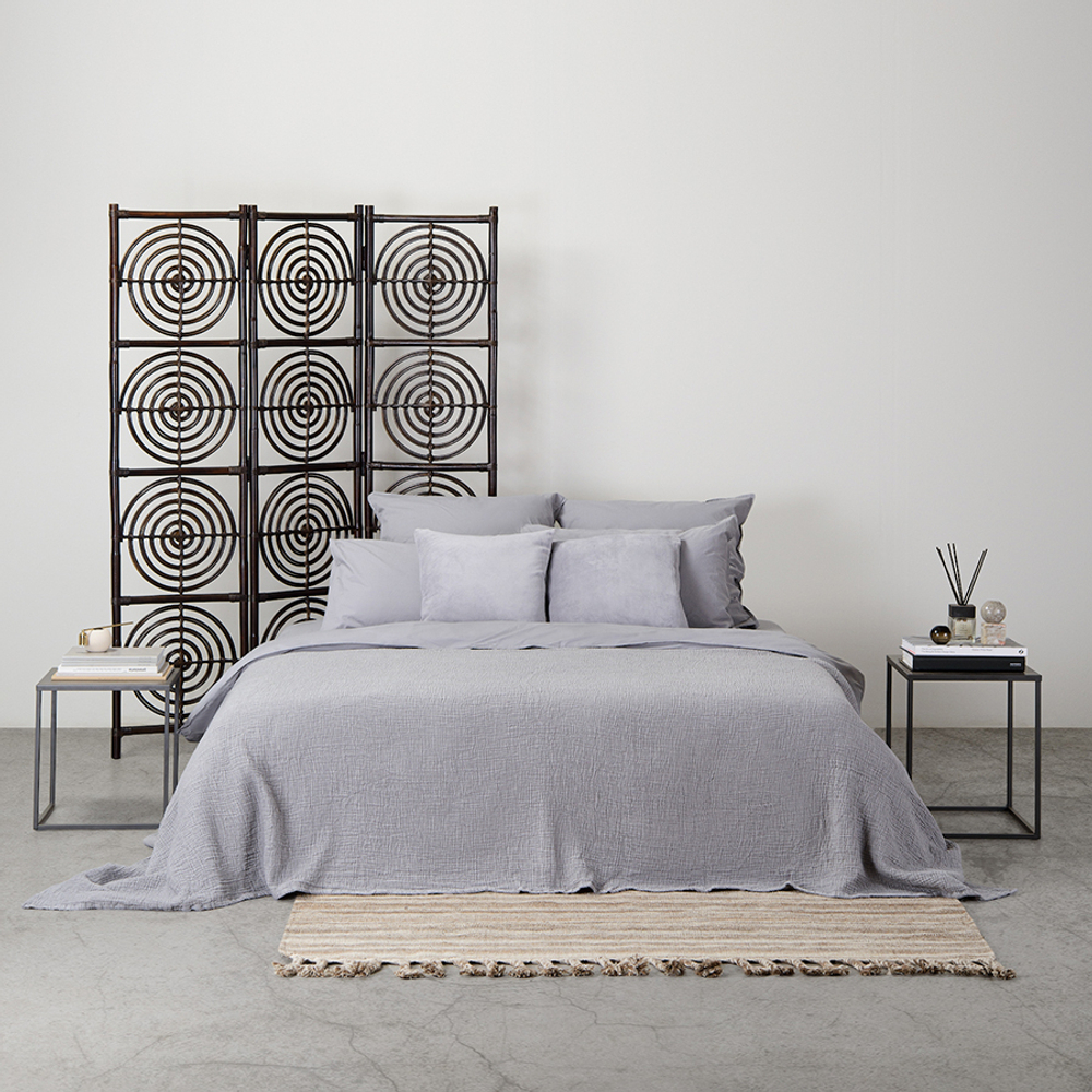 Покрывало из жатого хлопка серого цвета  из коллекции essential, 230х250 см