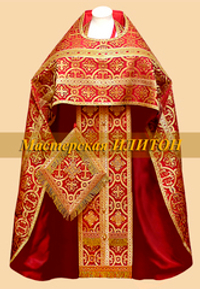 Облачение иерейское красное из парчи.