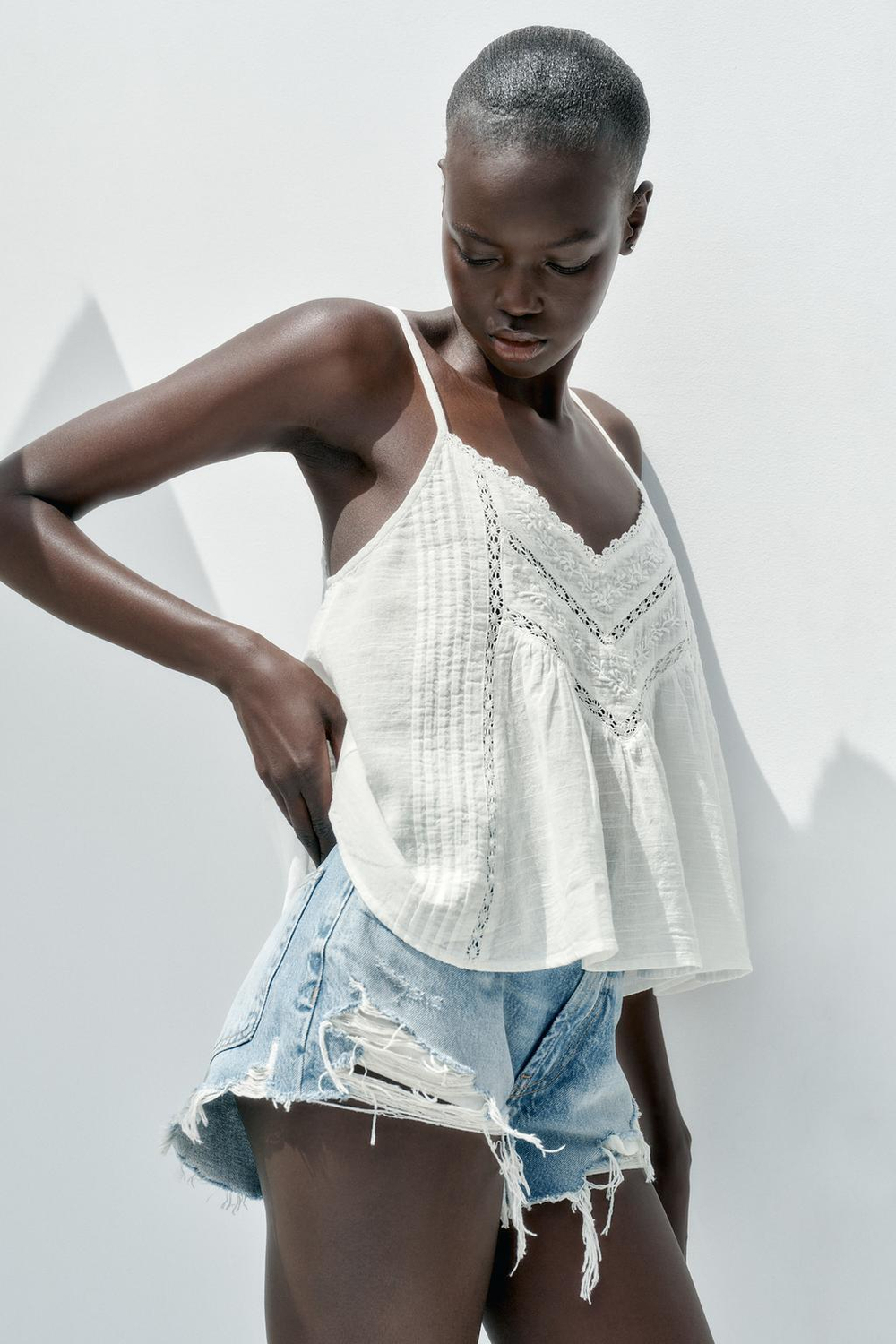 ZARA ХЛОПКОВЫЙ ТОП С ВЫШИВКОЙ, ЖЕЛТОВАТО-БЕЛЫЙ