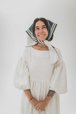 Воротничок-морячка из темно-синей крапивы