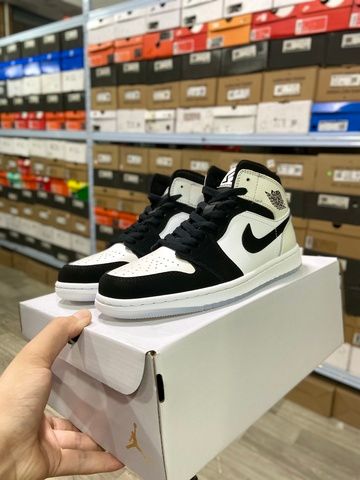 Купить в Москве кроссовки Air Jordan 1