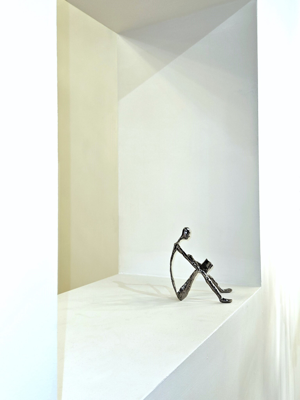 Статуэтка Reading Man