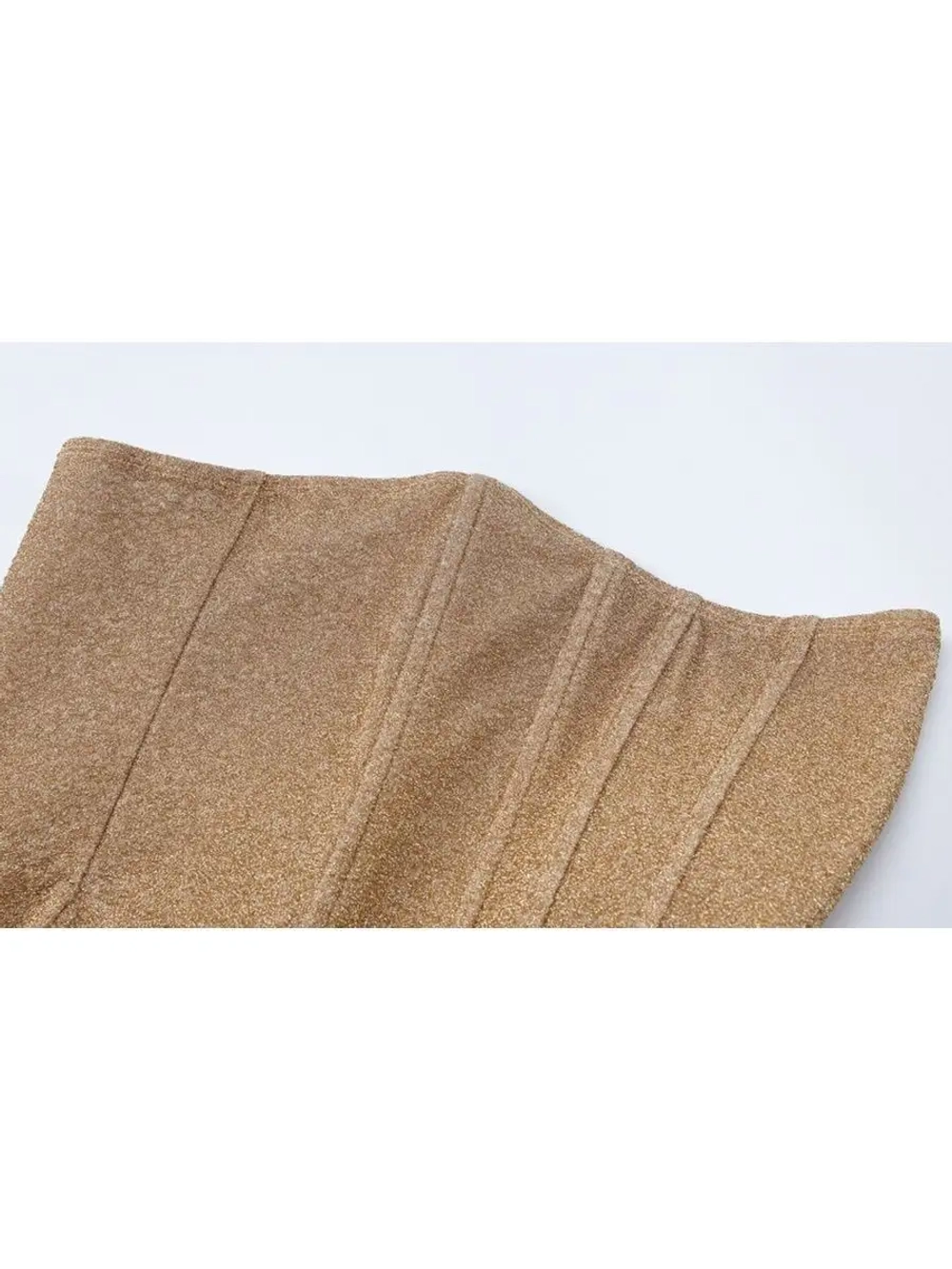 Платье вечернее блестящее со шлейфом