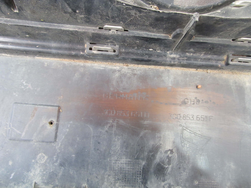 Решетка радиатора Volkswagen Passat B6  Б/У Оригинал 3c0853651d