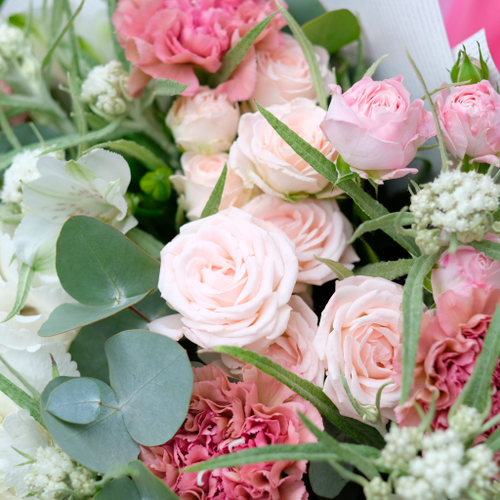 Купить Букет летний с белой гортензией и пионовидными розами