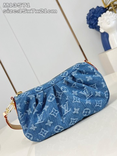 Louis Vuitton Pochette Valley