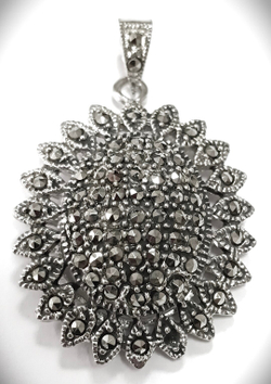 "Эстерелла" - ювелирная подвеска из серебра 925-й пробы