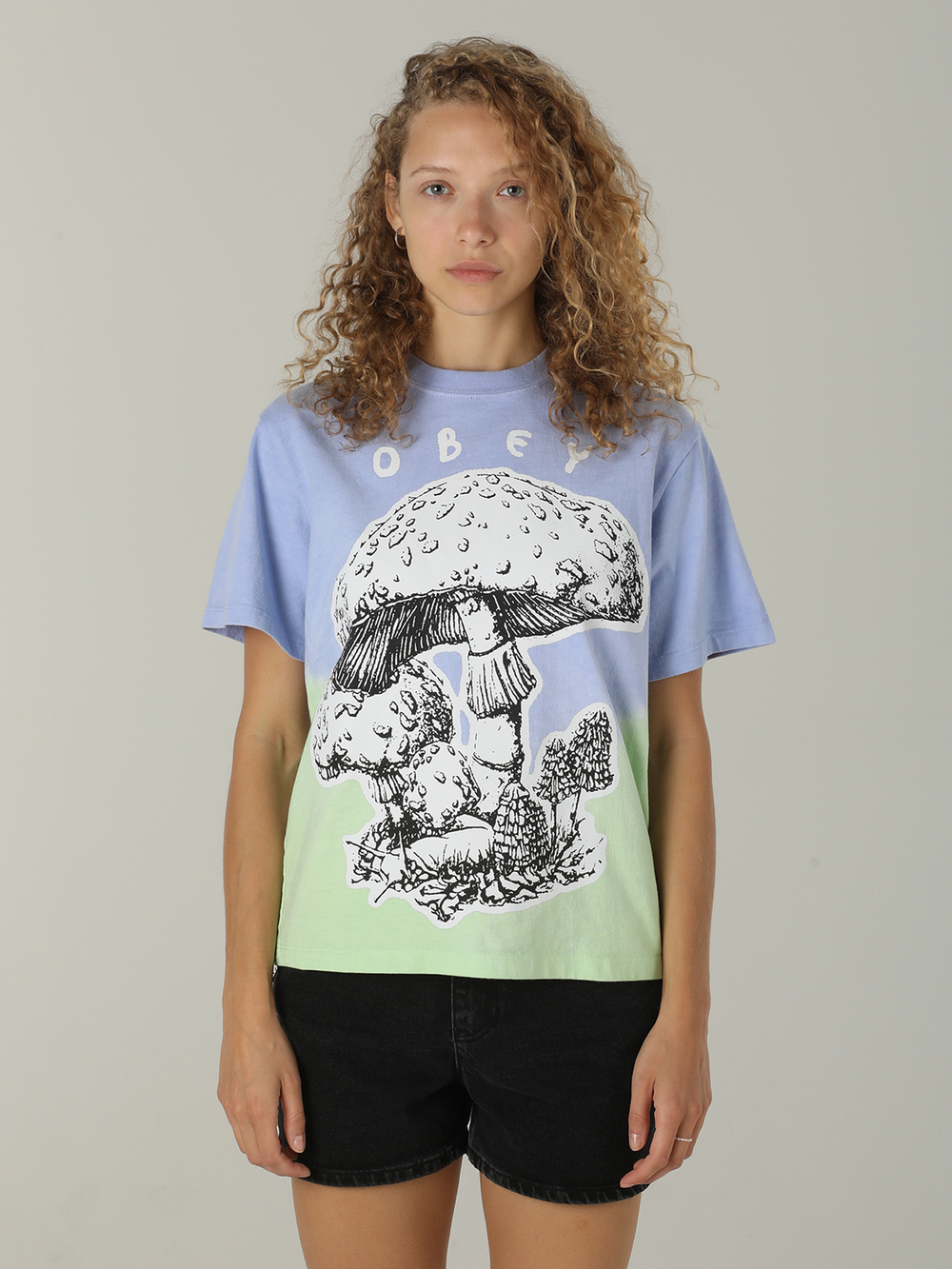 Женская Футболка Worldwide Mushrooms 2