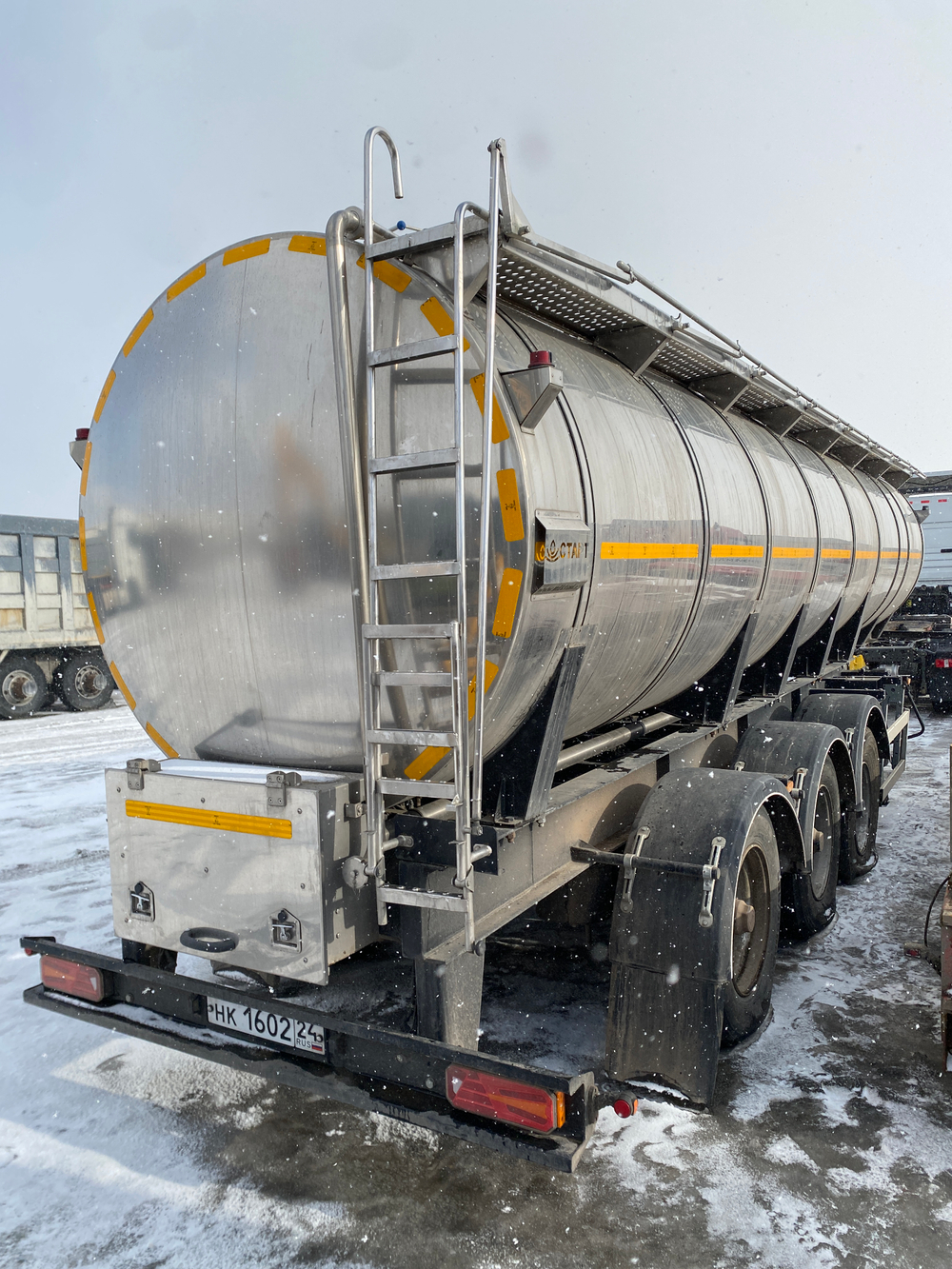 САВ (СпецАвто-Восток) 9318* Полуприцеп цистерна 93183RX2