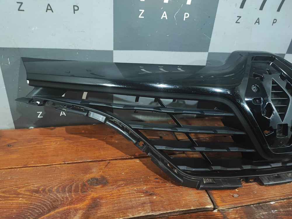 Решетка радиатора Renault Kaptur 16-20 Б/У Оригинал 623103985R