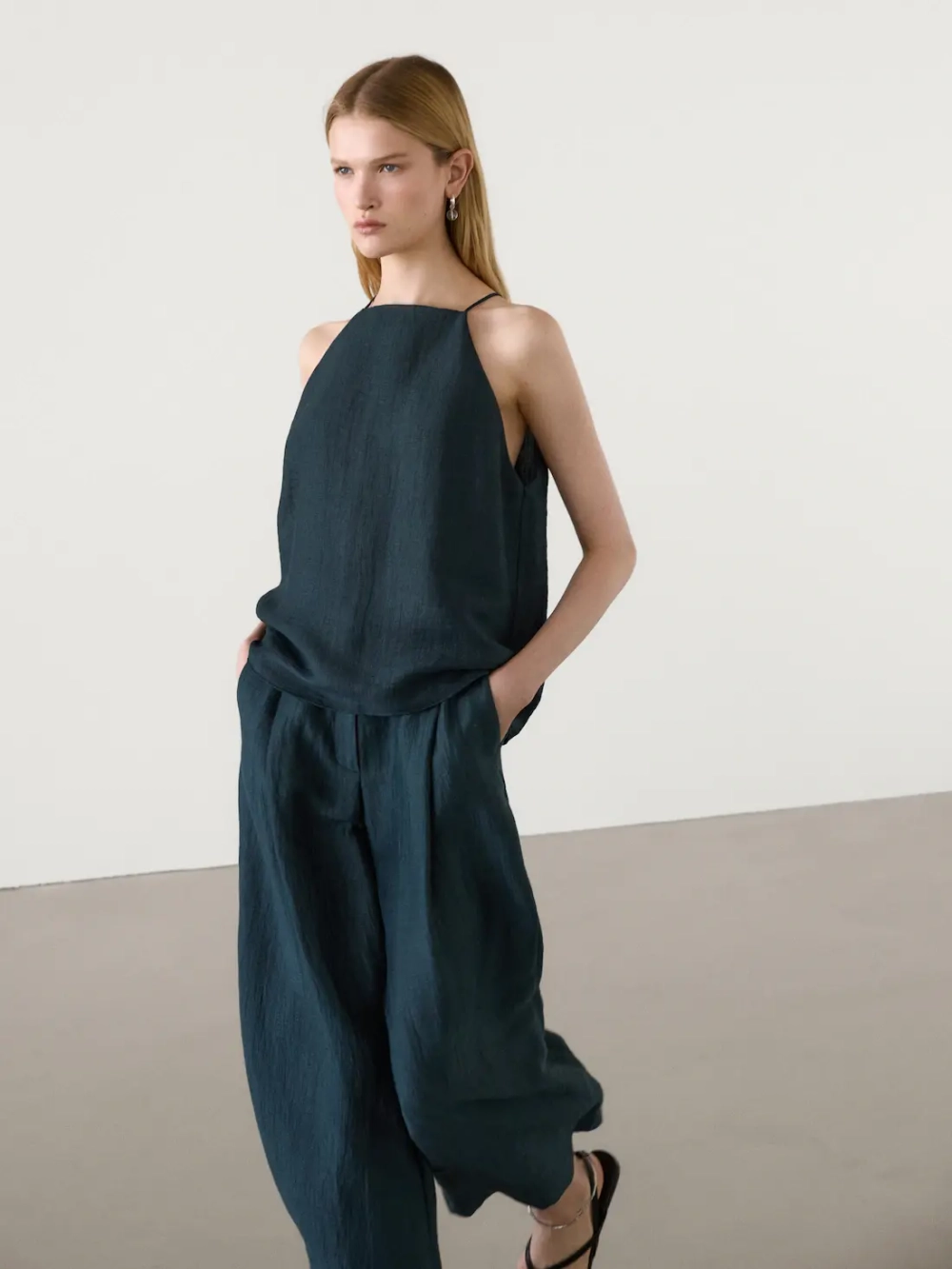 Massimo Dutti Топ из смесового льна с открытой спиной, зеленый