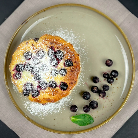 Запеканка с черной смородиной