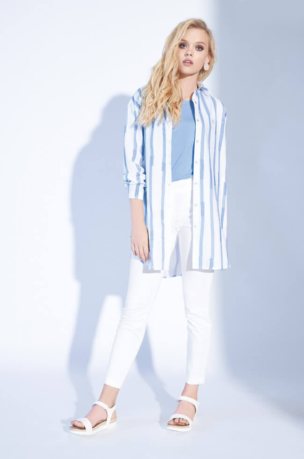 22075 Блузка женская  (бело-синяя полоска)