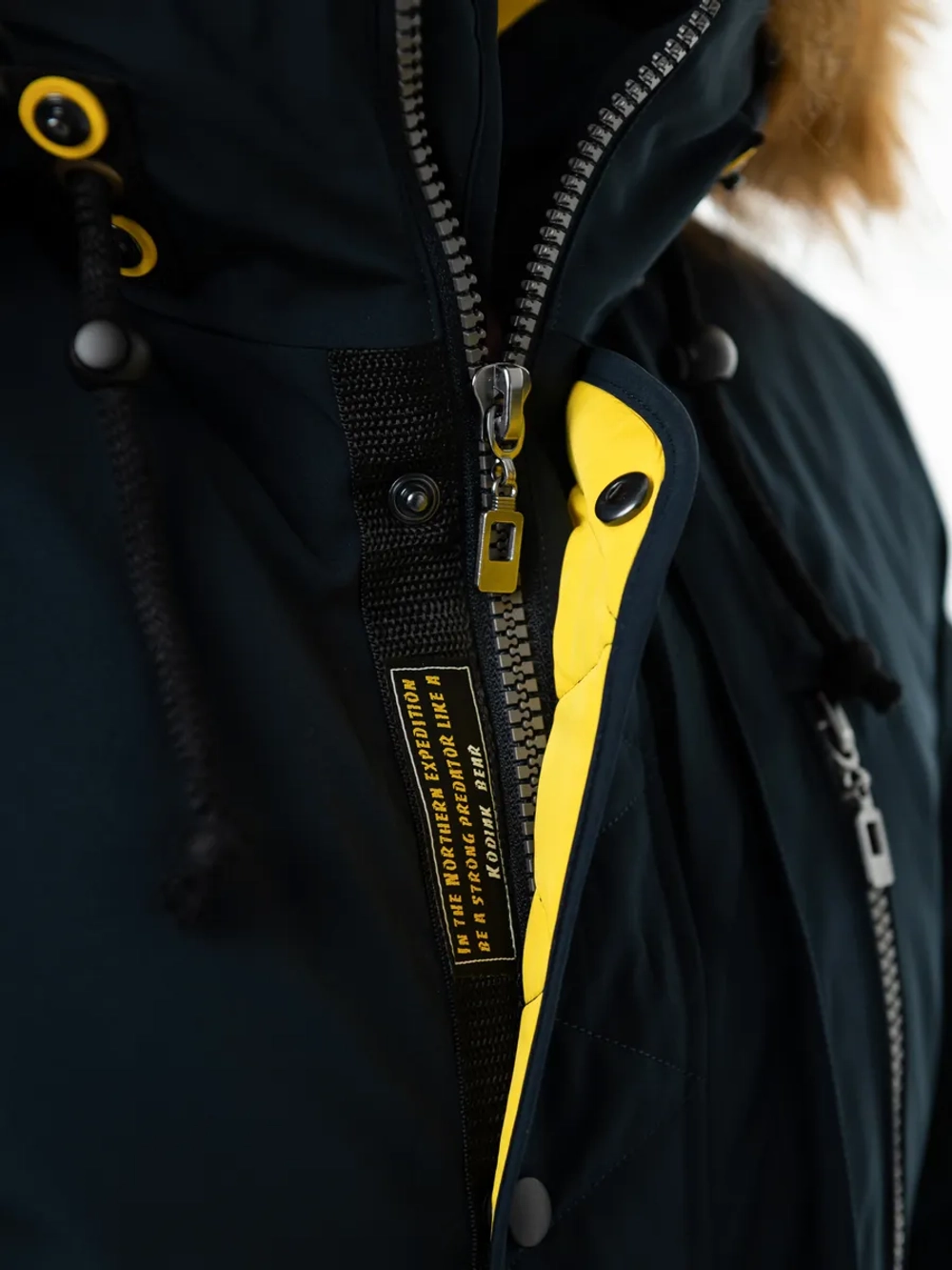 Куртка зимняя удлиненная с капюшоном