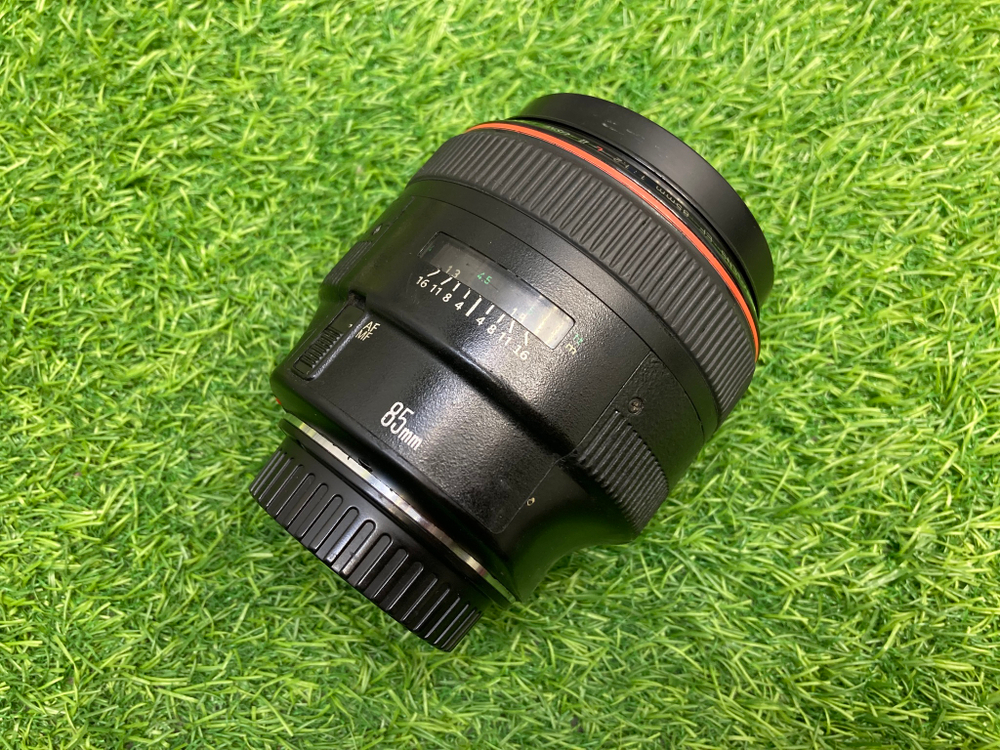 Canon EF 85mm 1.2L II USM