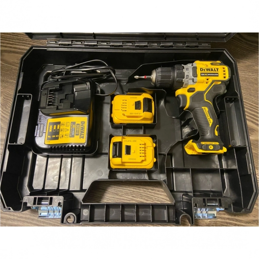 Дрель-шуруповерт бесщеточная аккумуляторная DeWalt DCD701D2-QW