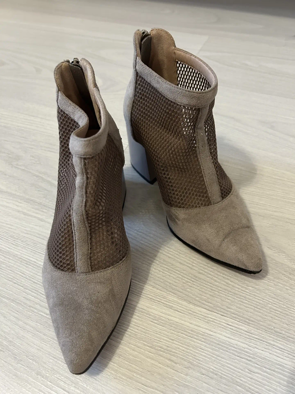 Женские ботильоны-сетка из замши Gold Heels на каблуке, серо-бежевые, размер 35
