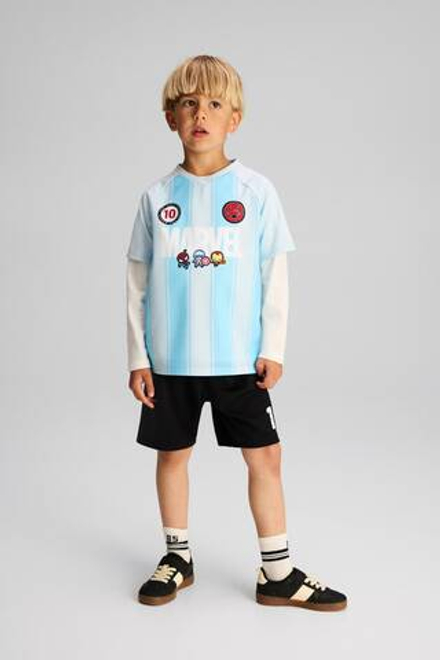 H&M Комплект из футболки и шорт с принтом, светло-голубой