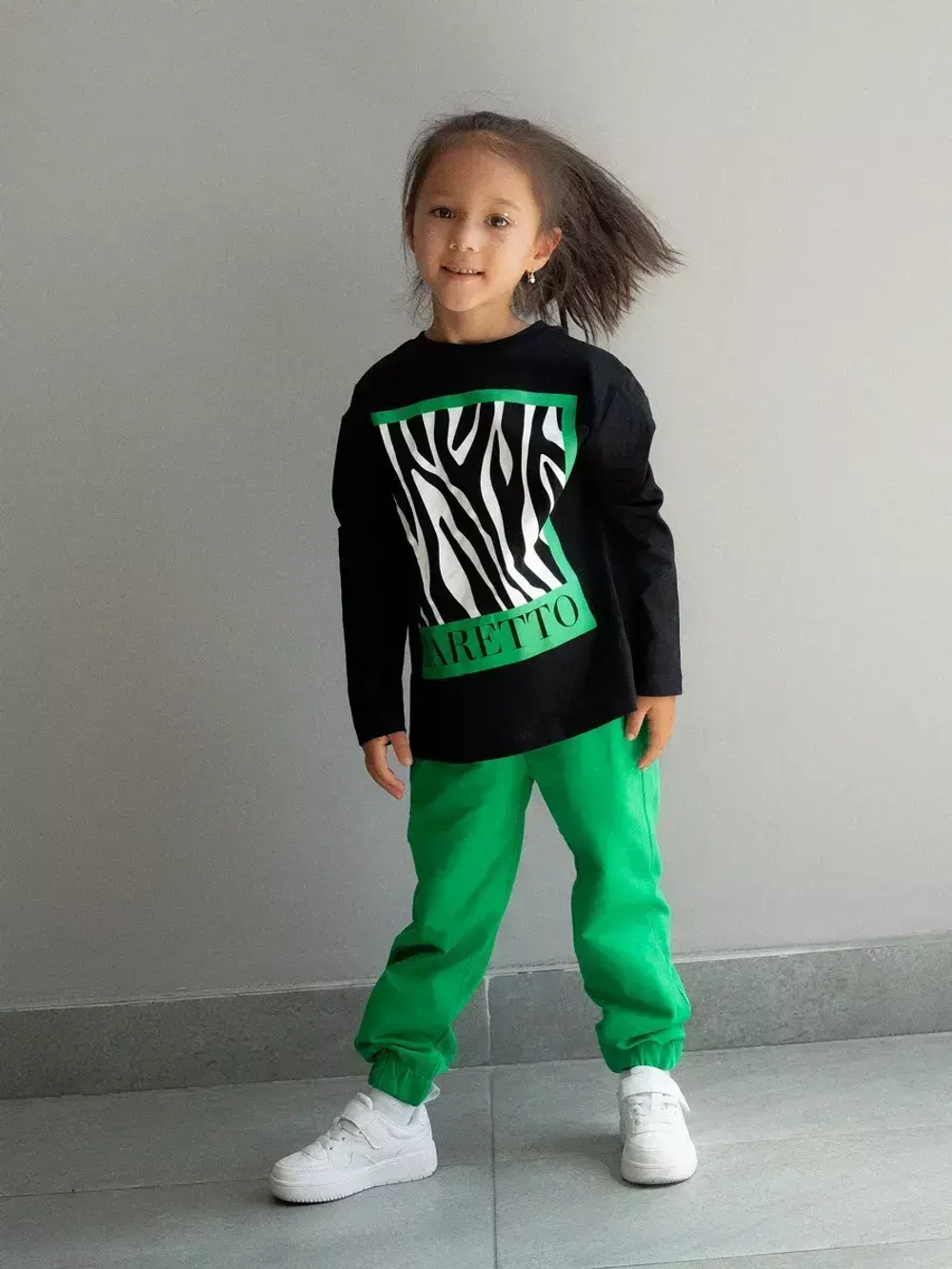 Спортивный костюм для девочки в школу