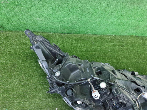 Битая Фара левая Toyota RAV4 5 XA50 (2018-н.в,) LED