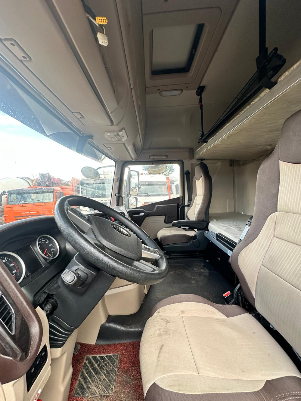 FAW JH6 4x2 Седельный тягач CA4180P25K15E5A80 (Дизельный, 11,6 л, 453 л.с., АТ)